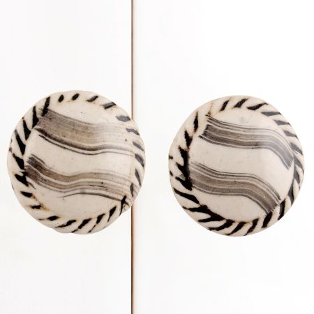 Black And Cream Curve Design Knob